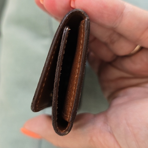 Louis Vuitton Monogram 4 Key Holder, EUC - Picture 6 of 9